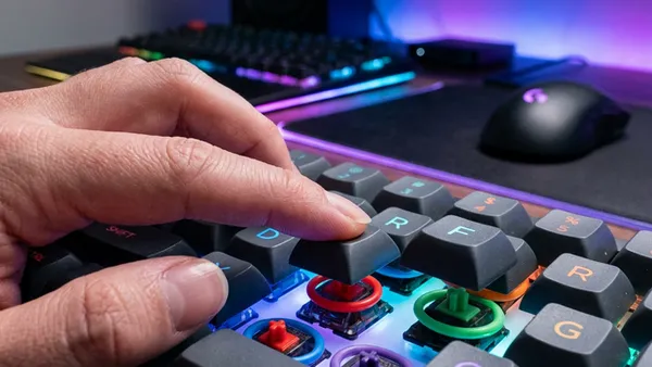 キーボードの打鍵音を消せ！デスクマットと静音リングで深夜プレイを快適に